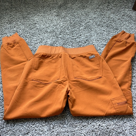 FIGS scrub set - Picture 8 of 12